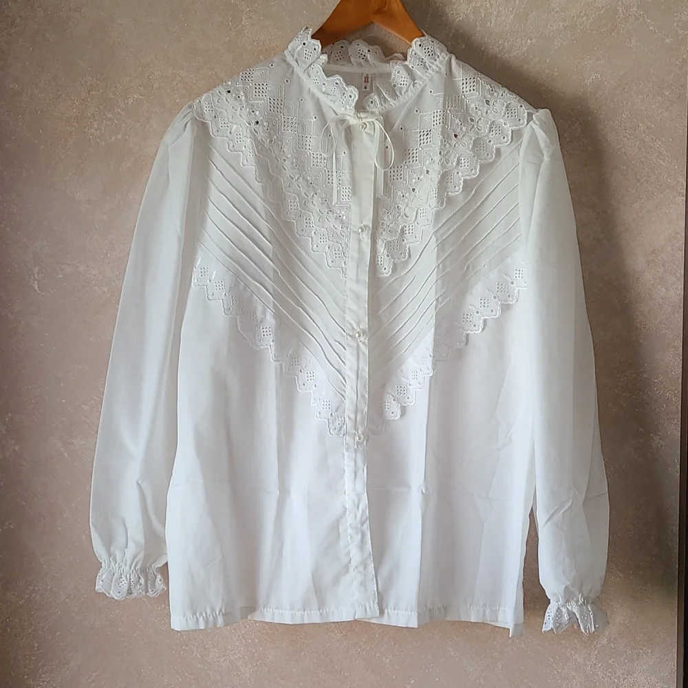Vintage Button down lace blouse - Picture 5 of 13